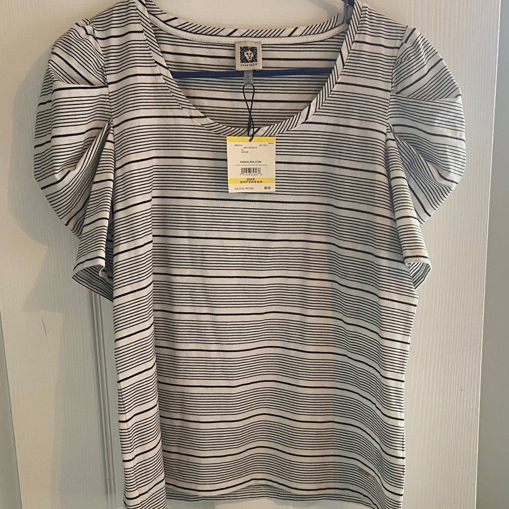 Anne Klein women’s striped knit top in bright white and black.Casual, size M.